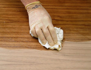 Декоративная обработка перегородок из фанеры своими руками